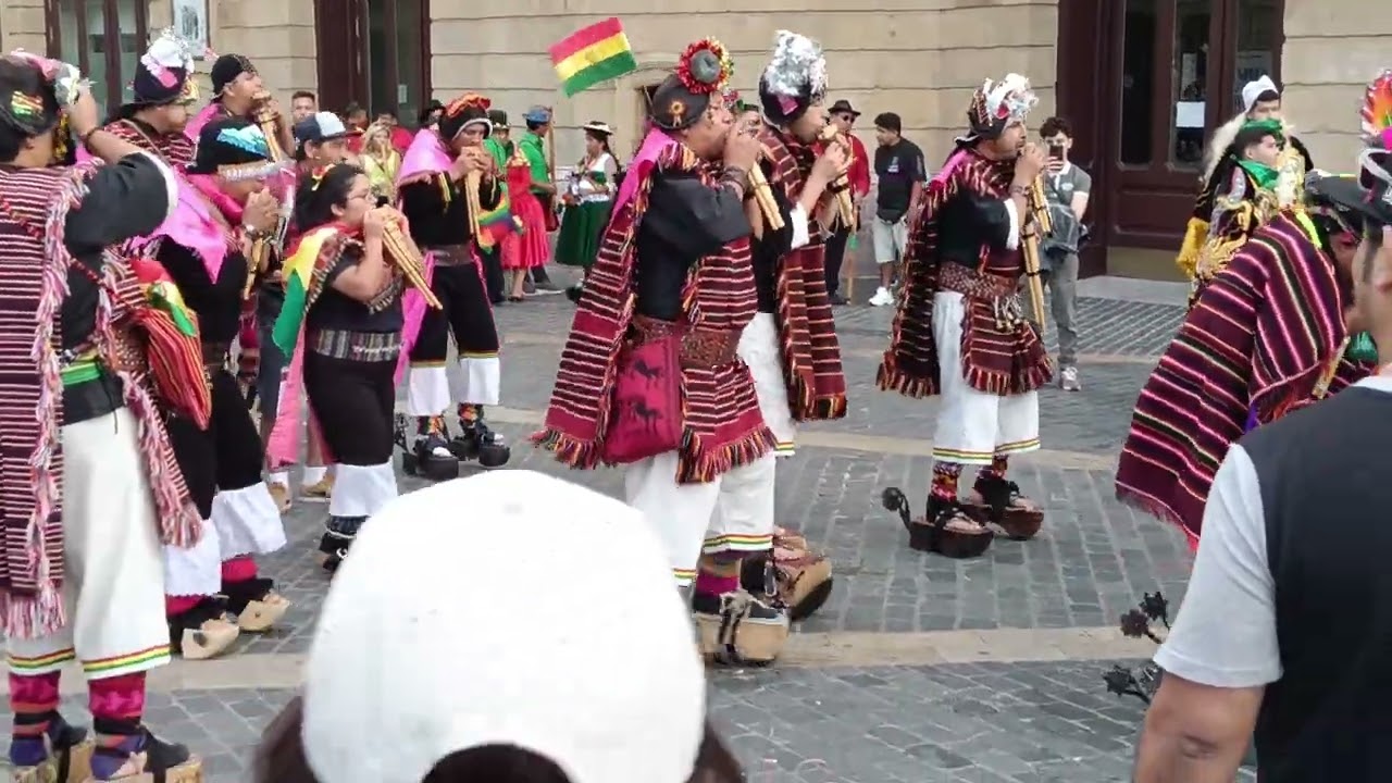 ¡Bolivia llena de color en Bilbao España ! Fiesta cultural inolvidable 🇧🇴✨