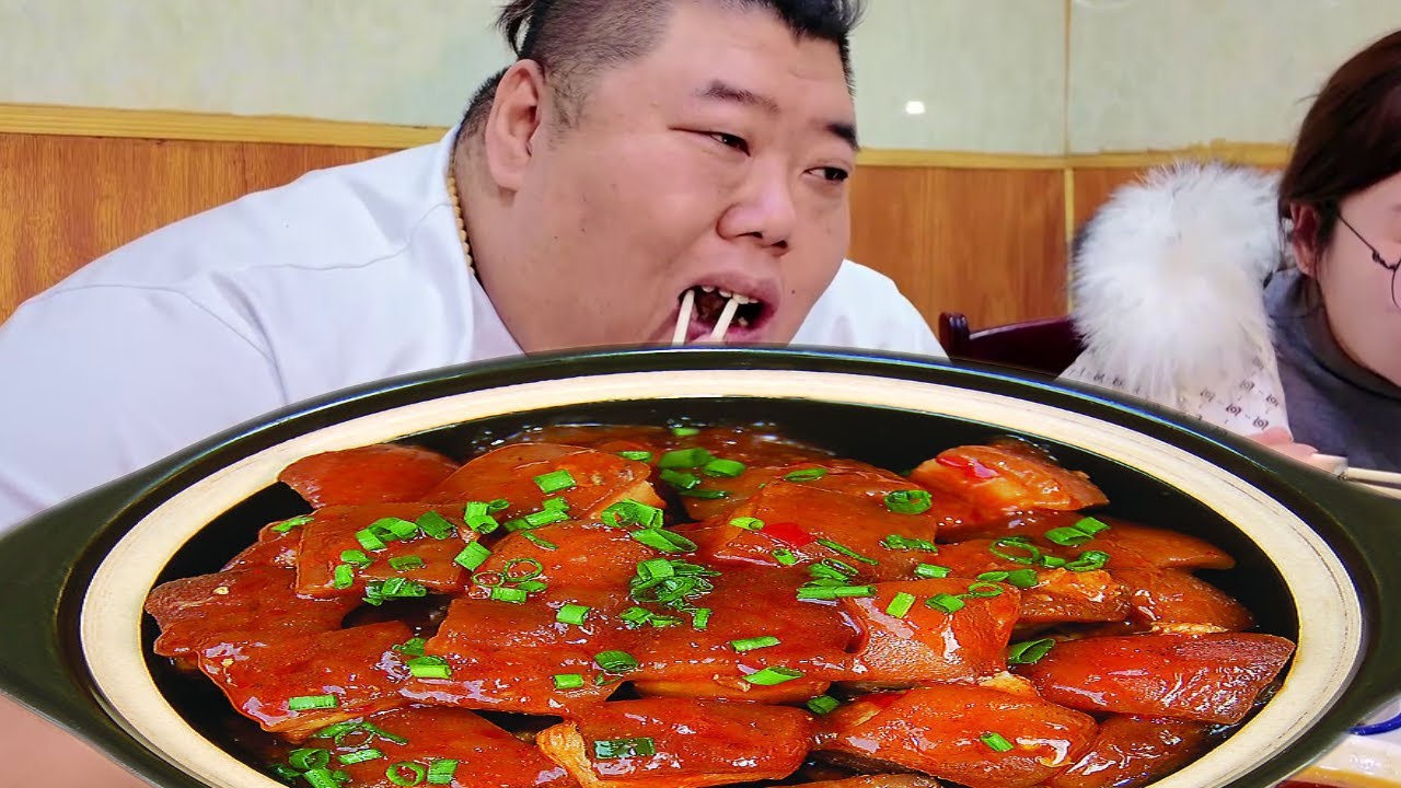 Monkey King went to the hot pot restaurant again, and the smoked meat was absolutely amazing.