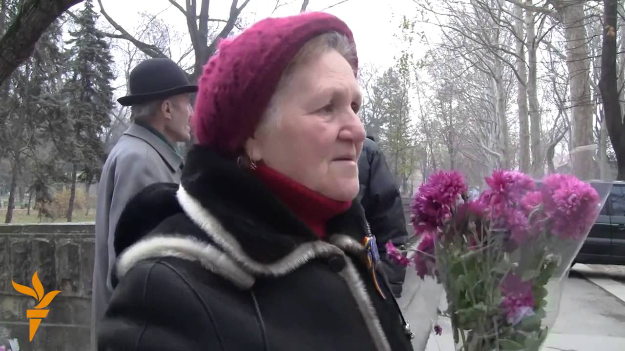 Vizita lui Klaus Iohannis la Chisinau vazuta din strada