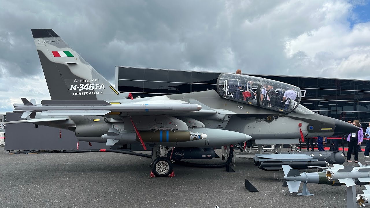 Leonardo M-346 F  : caça sob medida para o orçamento do Brasil