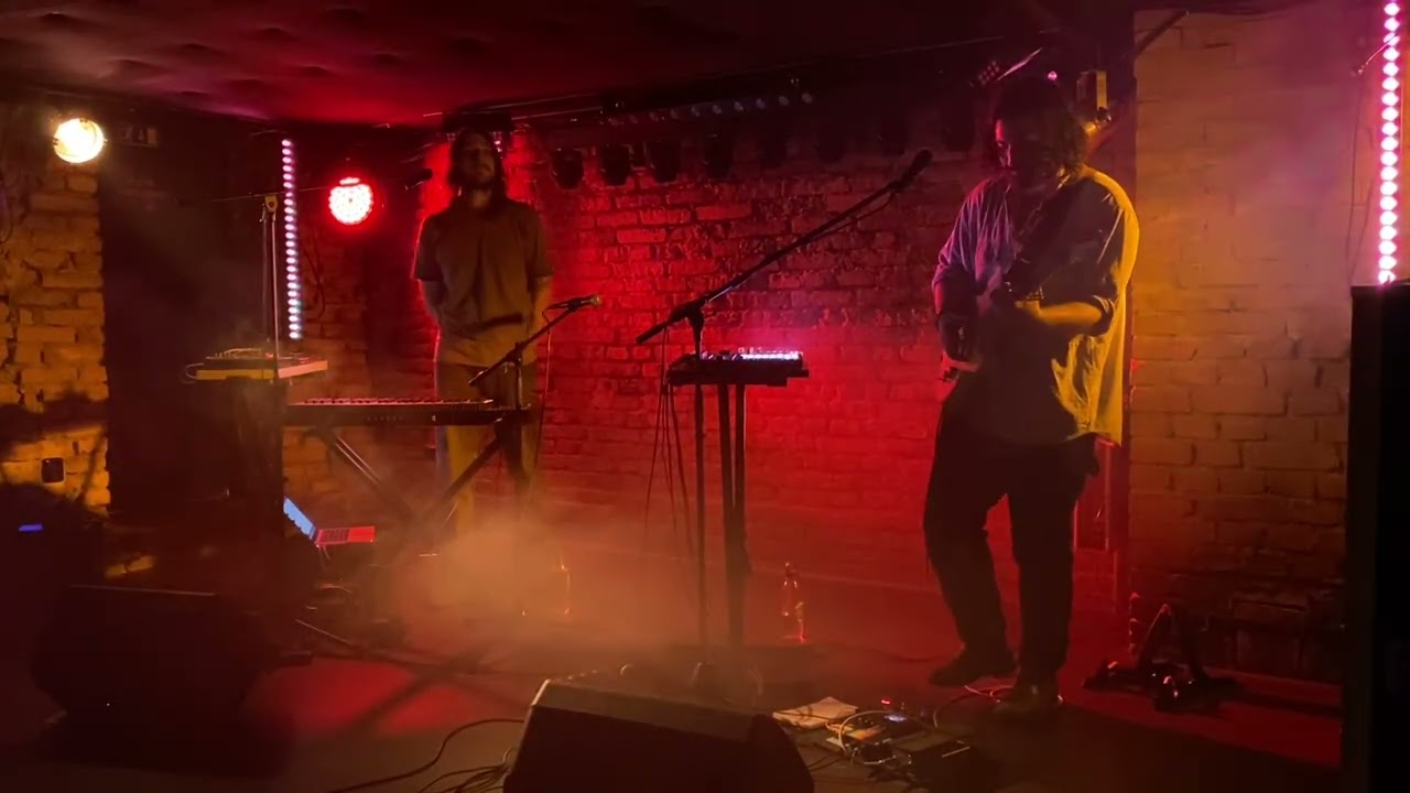 Hayden Calnin - Alright Now, Warm With You (20.2.2026 Café V lese, Praha)