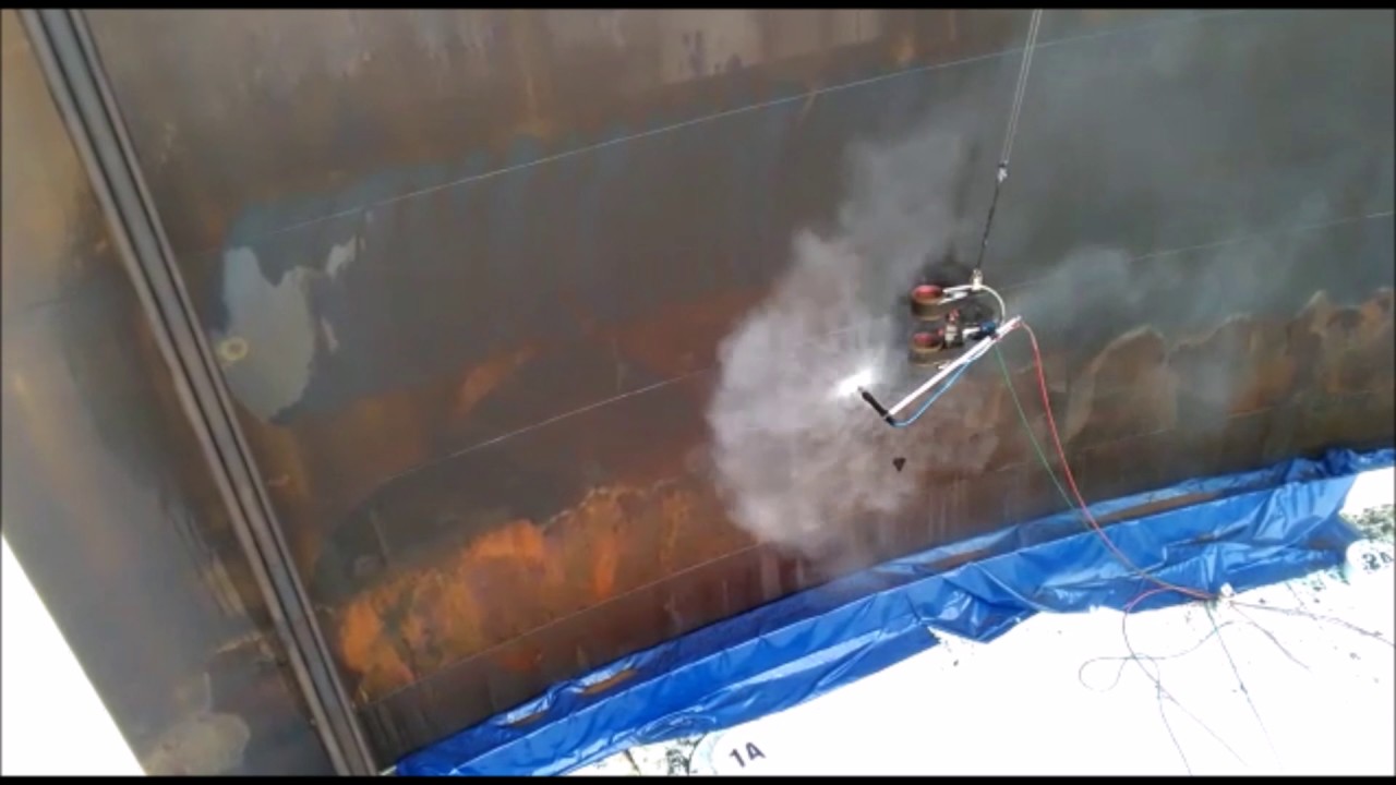 AWE MAGNETIC CRAWLER ROBOT CLEANING & SURFACE PREPARATION ON CRUDE OIL STORAGE TANKS