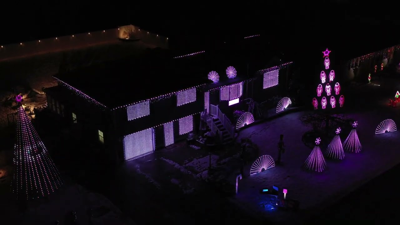 Star Wars vs Carol of the bells Lights On Rosewood 2022