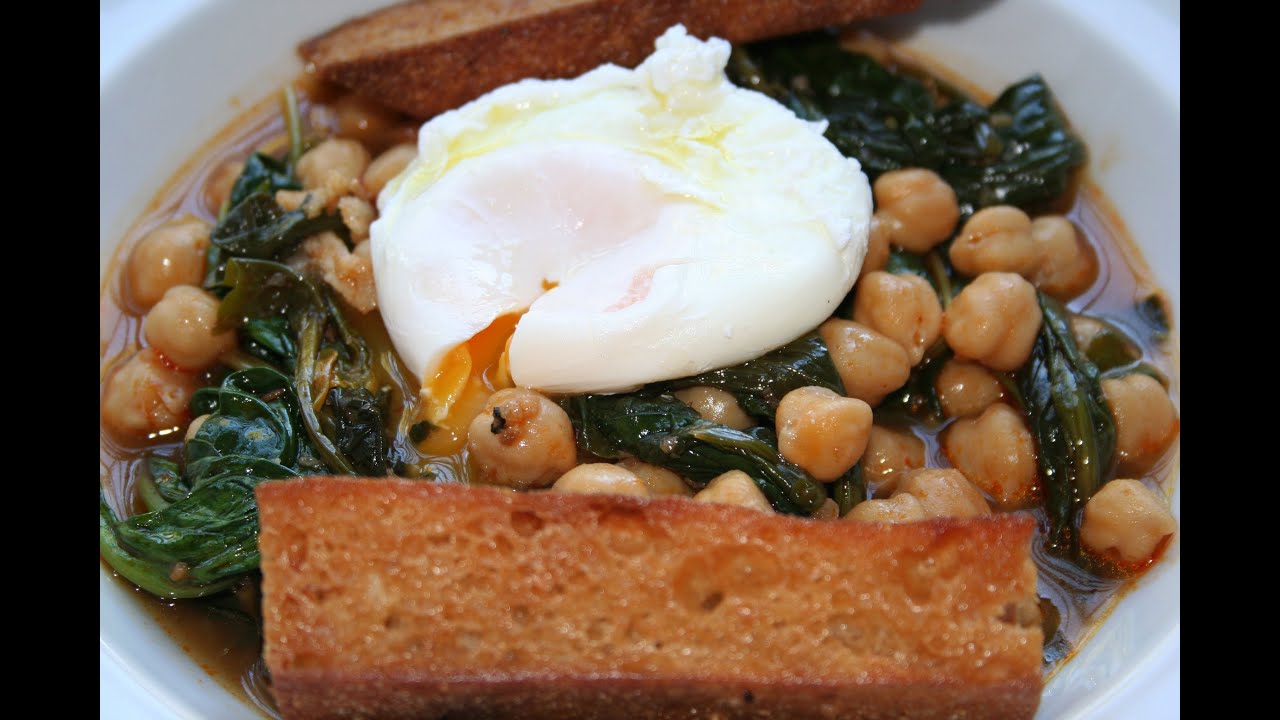Garbanzos con espinacas y huevo