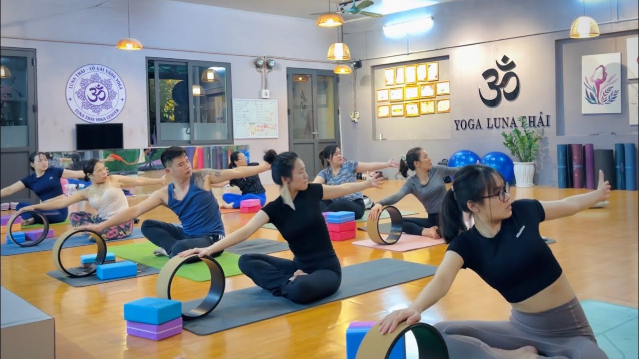 TẬP YOGA VỚI VÒNG