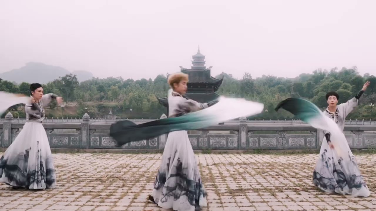 Múa Trung Hoa - Tay Trái Chỉ Trăng - Lớp thầy Biệt Dị