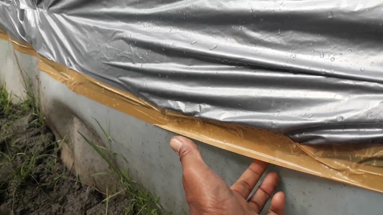 Lobang kecil sebagai jalan masuk tikus menyerang tanaman padi