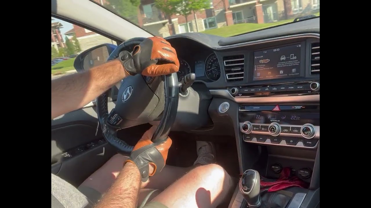 Riparo Sporty Two Toned Driving Gloves.