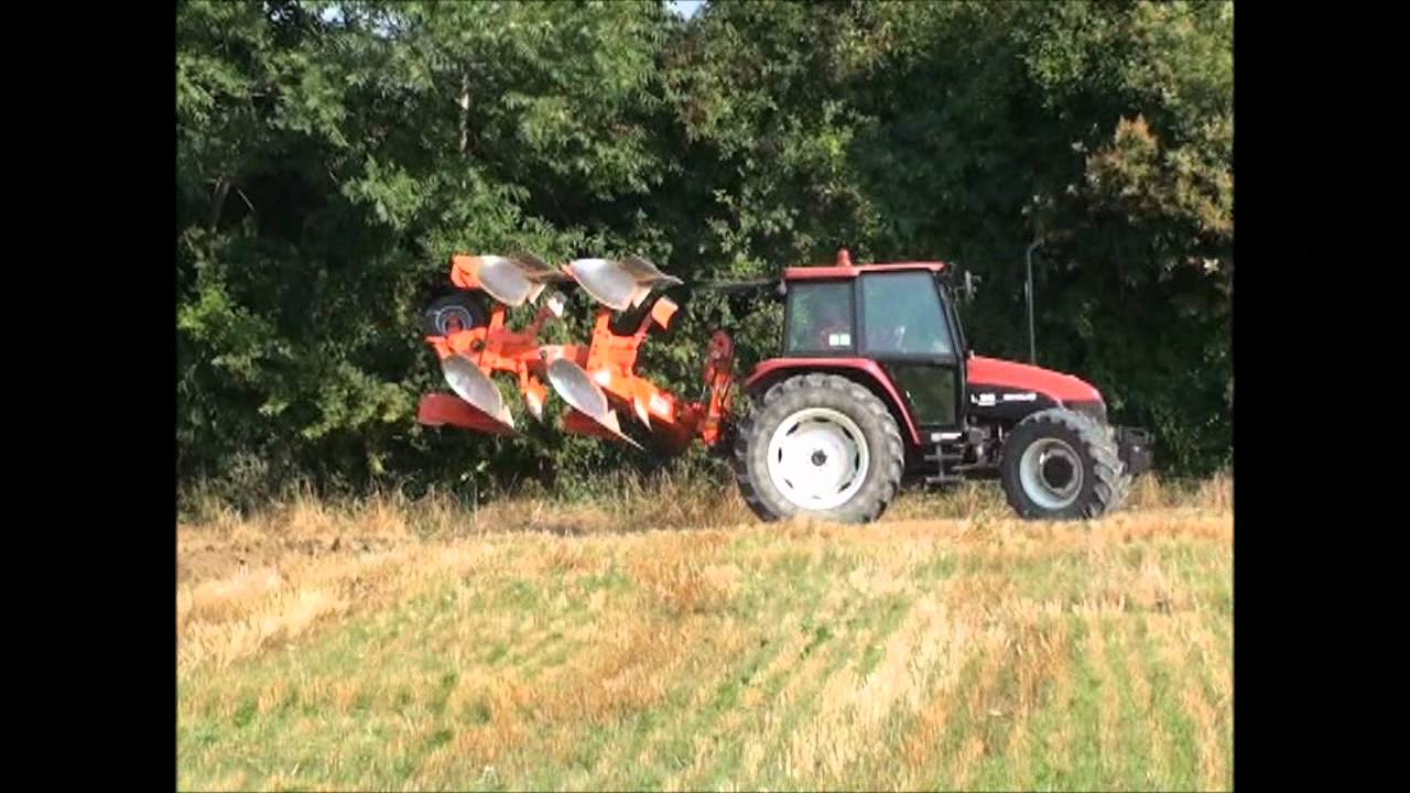 Aratro bivomere fuorisolco CMA BPV03E + New Holland L95