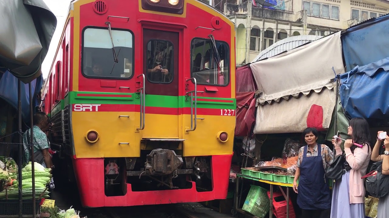 Maeklong Railway Market