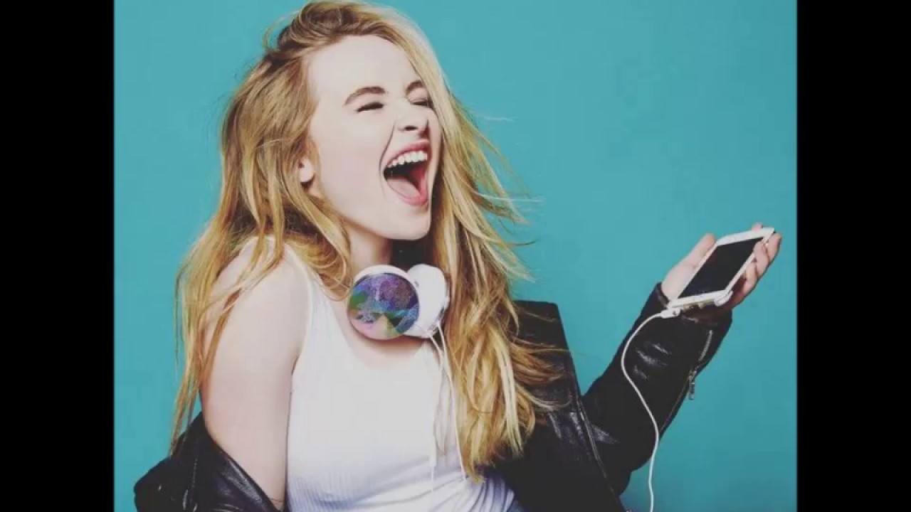sabrina carpenter Laughing