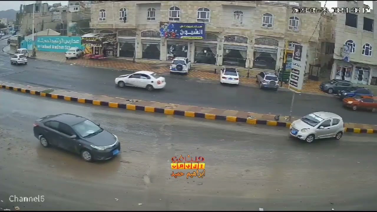 حوادث متكرره وبنفس المكان شارع الخمسين أمام رمز الصمود للعقارات صنعاء