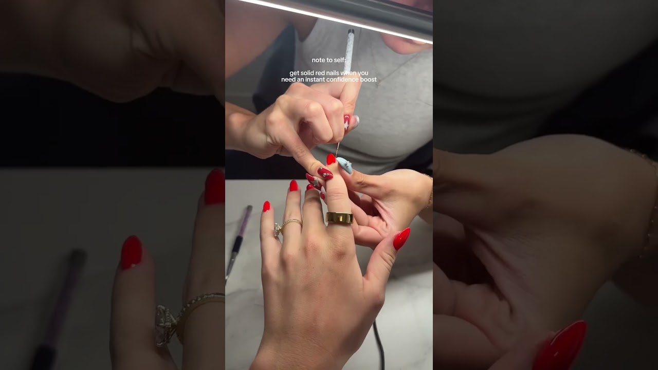 red nails are that girl