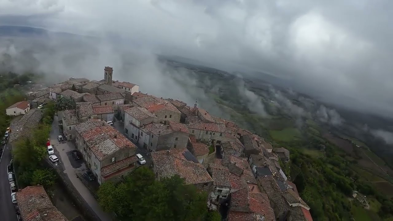 Un gioiello di pietra tra le colline senesi (Chiusdino)
