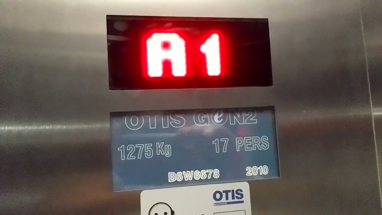 [Awful!] 2X 2010 OTIS Gen2 Lifts (one broken) @ Marmara Forum AVM, Bakırköy, Istanbul, Turkey