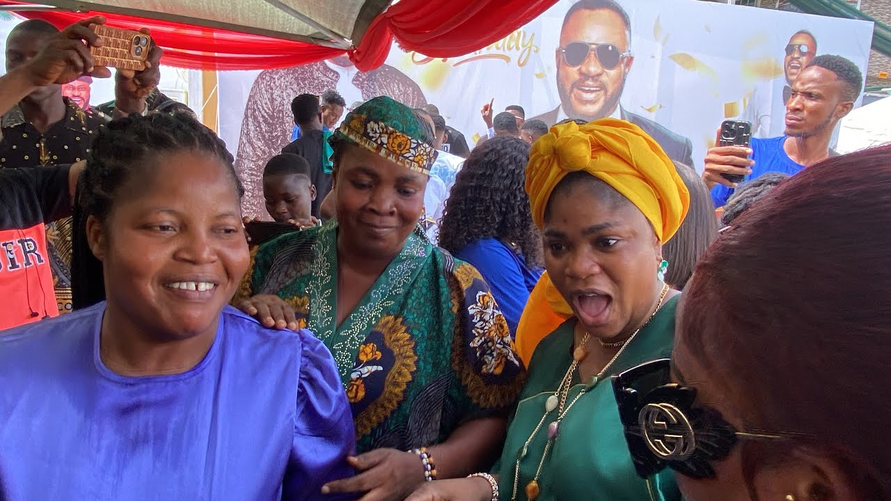 ENIOLA AJAO SPRAY ODUNLADE ADEKOLA & HIS WIFE AT HIS BIRTHDAY PARTY IN ABEOKUTA