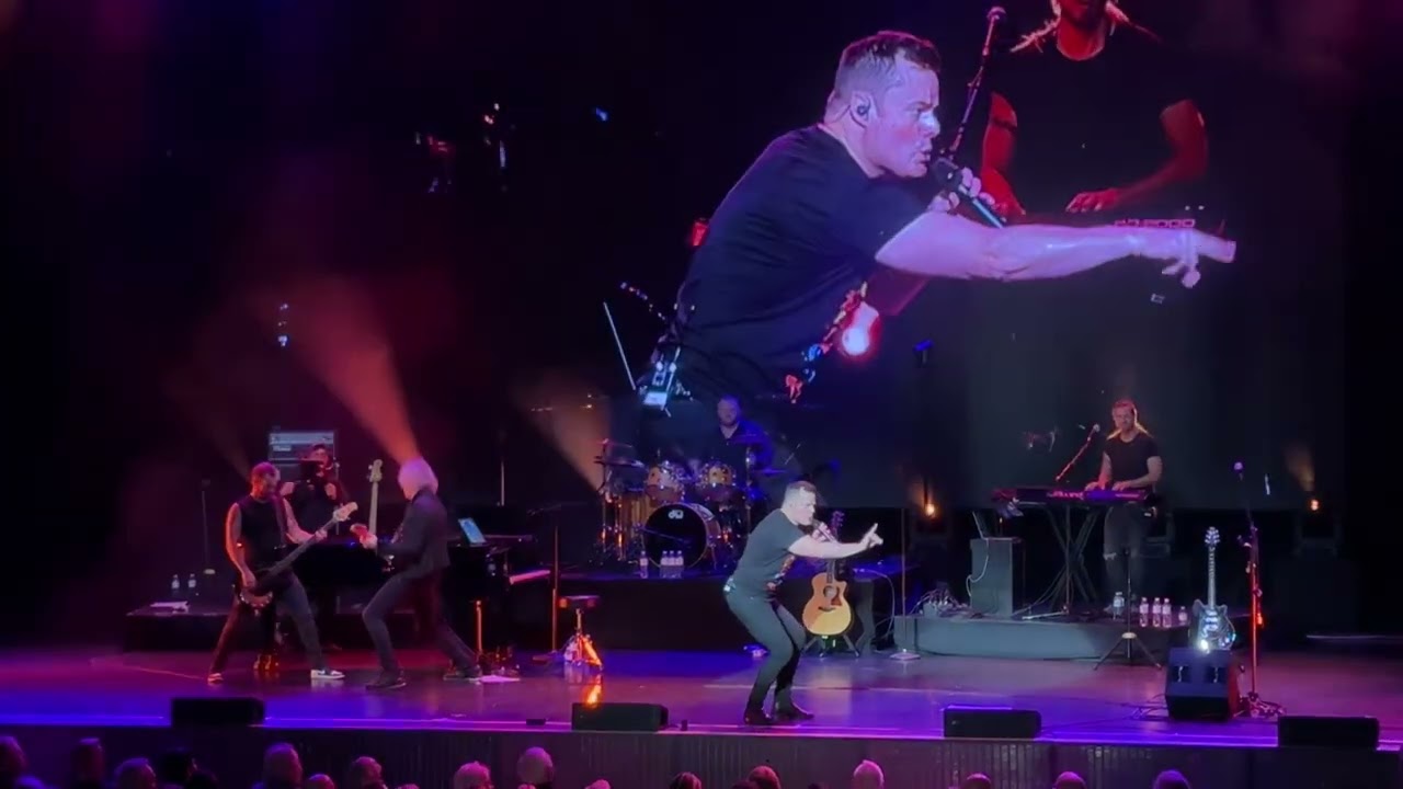 One Vision Of Queen Ft. Marc Martel |Fat Bottomed Girls| live