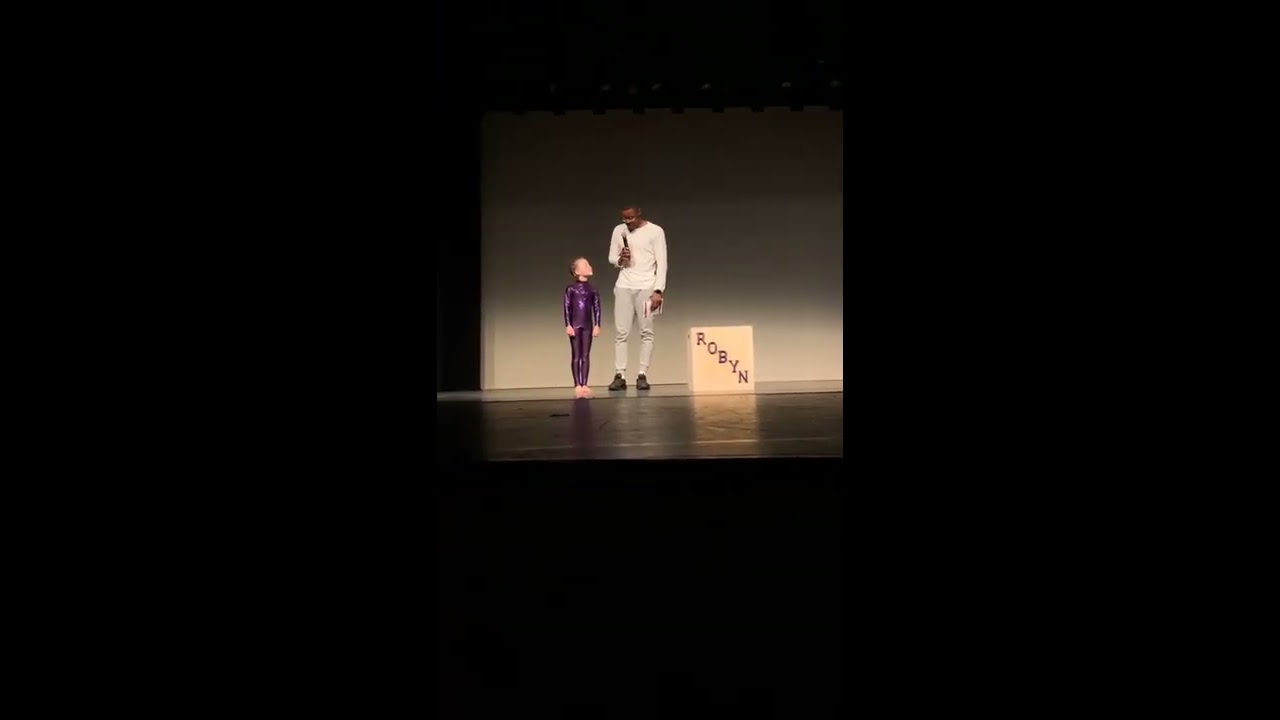 Contortionist Robyn Betteridge performance for BX Dance at the Gordon Craig Theatre June 2019