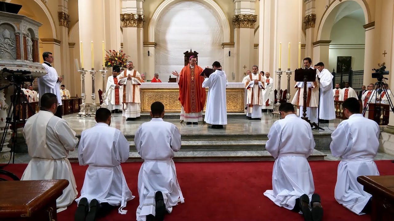 #NoticieroNuevoRumbo: Ordenación Diaconal de 5 jóvenes en el Seminario Redemptoris Mater