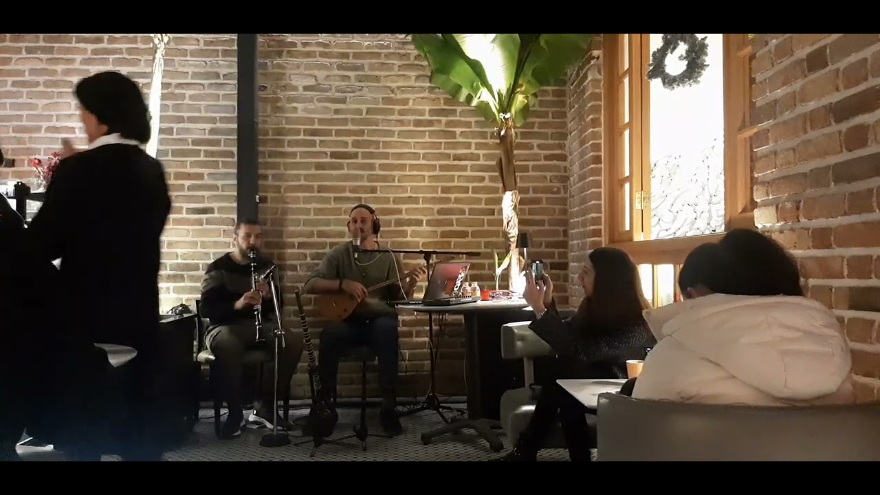 6 minutes live performance of Iranian jazz music in the cafe #videographerlife #art  #iranianart
