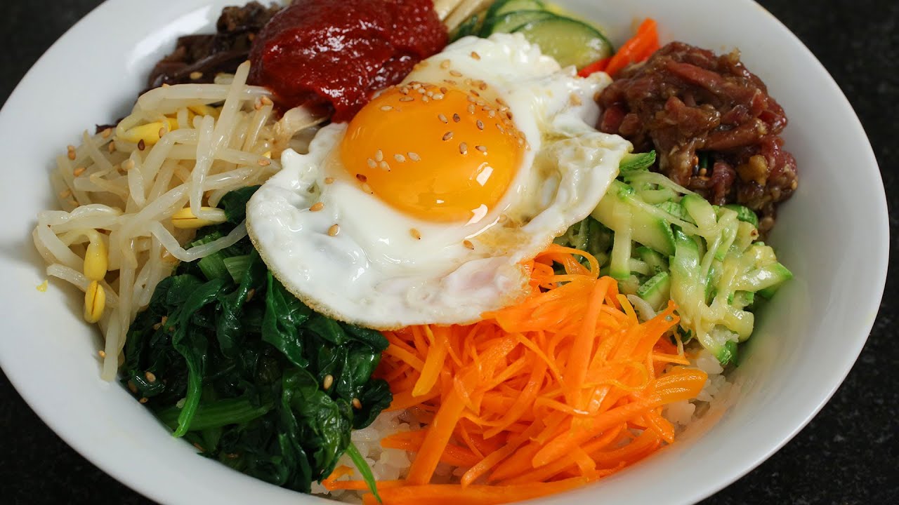 Пибимбап (비빔밥) и Тольсот-пибимбап (돌솥비빔밥)
