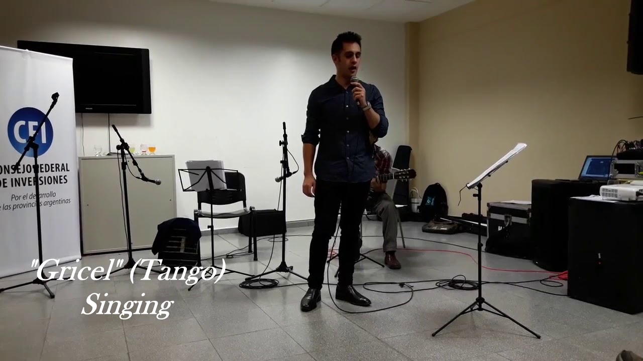 M055 Solo singer &ndash; Guitarist, and Bandoneon player