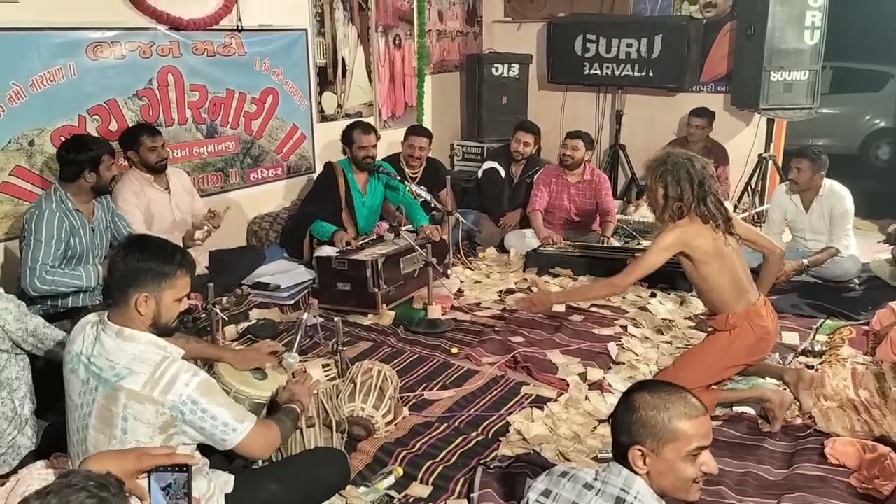 કટારી - katari ||મનહરદાન ગઢવી|| ભજન મઢી ની કટારી  મેરમ ની ચોધારી વાગી કાળજે કટારી  બાપુ ની અનોખી મોજ