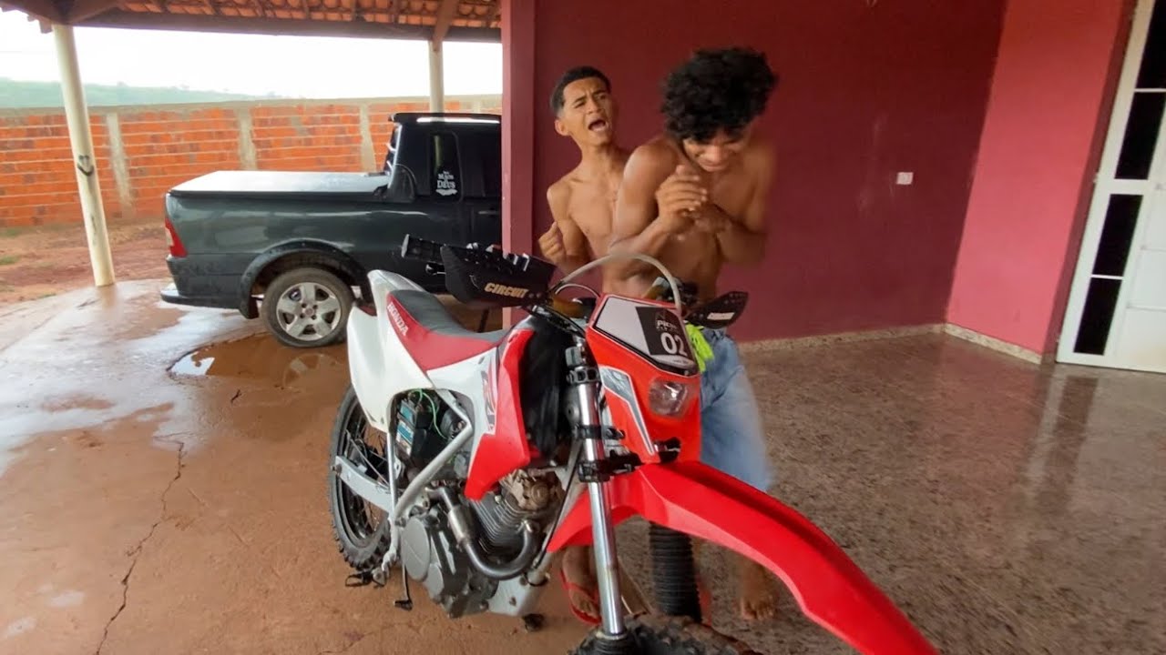 COMPREI UMA MOTO DE TRILHA E FIZ  O PIOR BAGAÇO NA CASA DO BRUTINHO