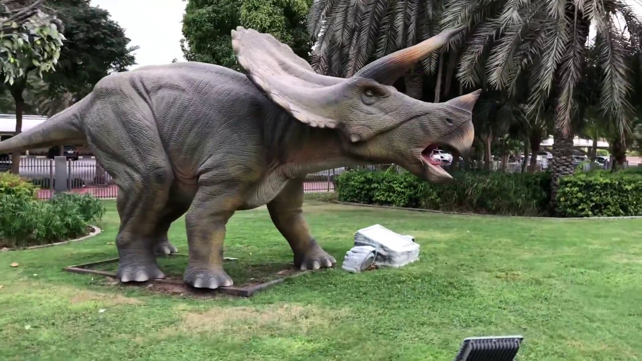 DINOSAUR PARK ||GIANT LIFE SIZE DINOSAURS ||DINOSAUR WORLD