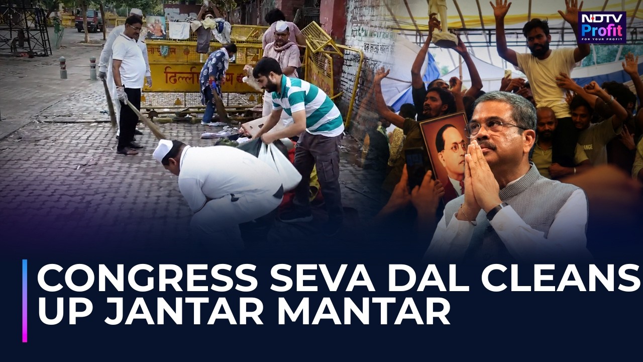 Congress Seva Dal Launches Cleanup At Jantar Mantar After CJP Protest Is Called Off