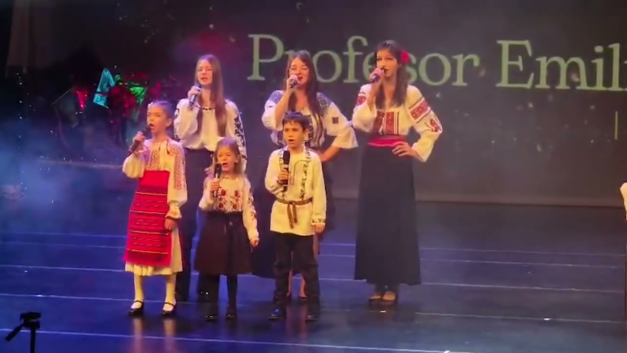 Hora din Moldova   Datini traditii si  obiceiuri de iarna Andrei