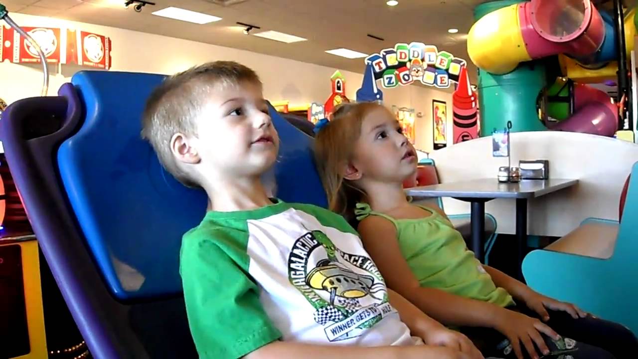 Kylee & Jaxson at Chuck E Cheese - 2