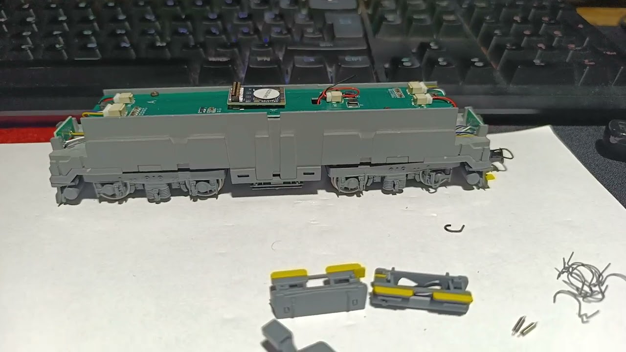 H0 Vas&uacute;tmodell - Mikor kiborul a bili. ACME ZSSK 350 012-1  M&aacute;sodik befejező r&eacute;sz.