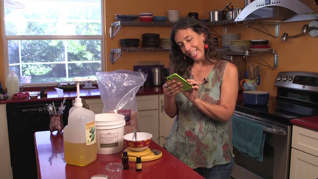 Make Gardener's Hand Scrub — An Aromahead App Recipe