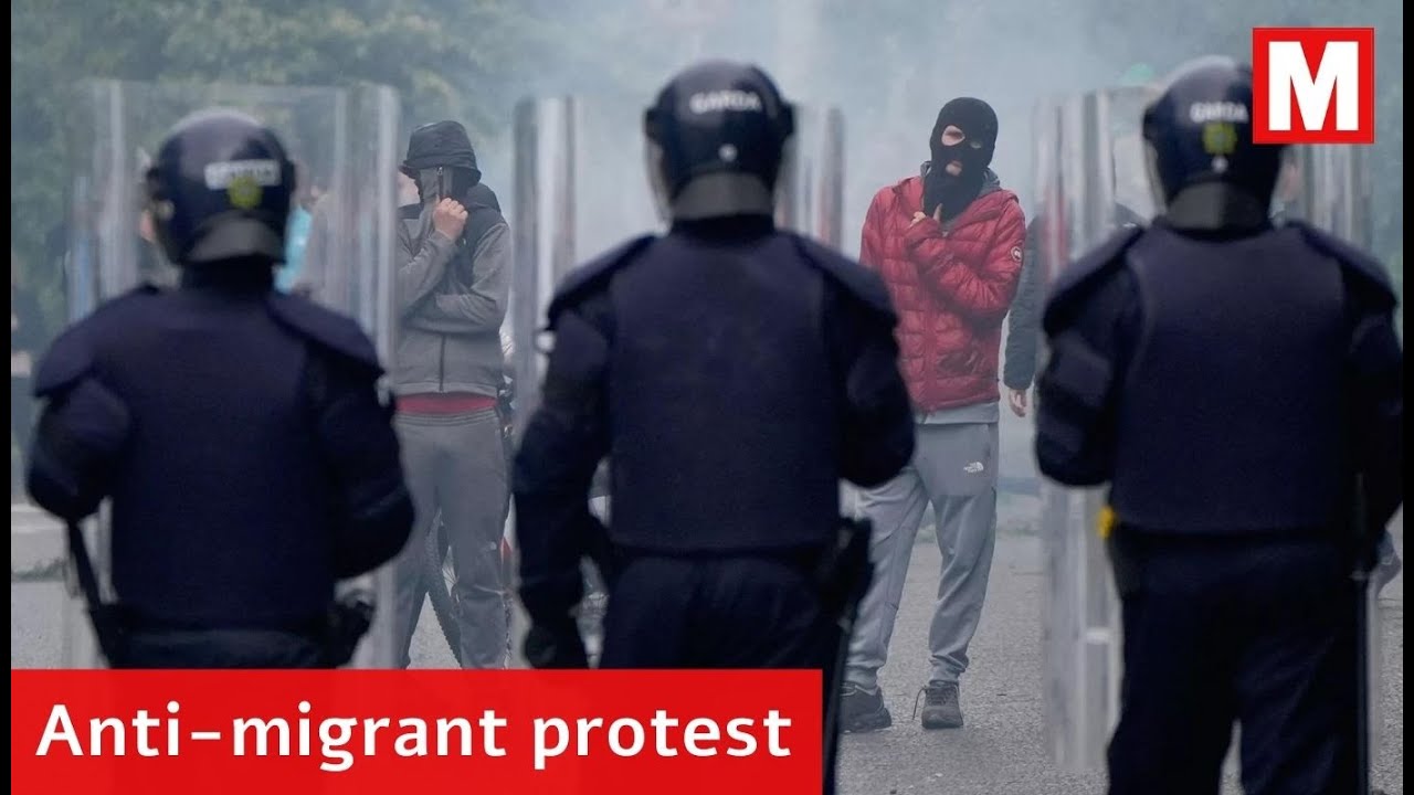 Anti-migrant protesters clash with gardai in Coolock