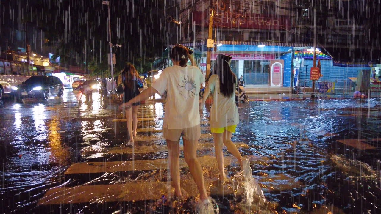 4K 🇹🇭 Walking in Severe Thunderstorm | Heavy Rain and Severe Lightning Hit Bangkok