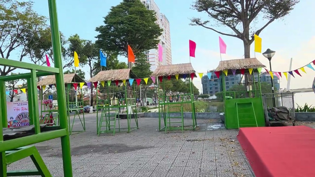 City Street Sounds while Walking