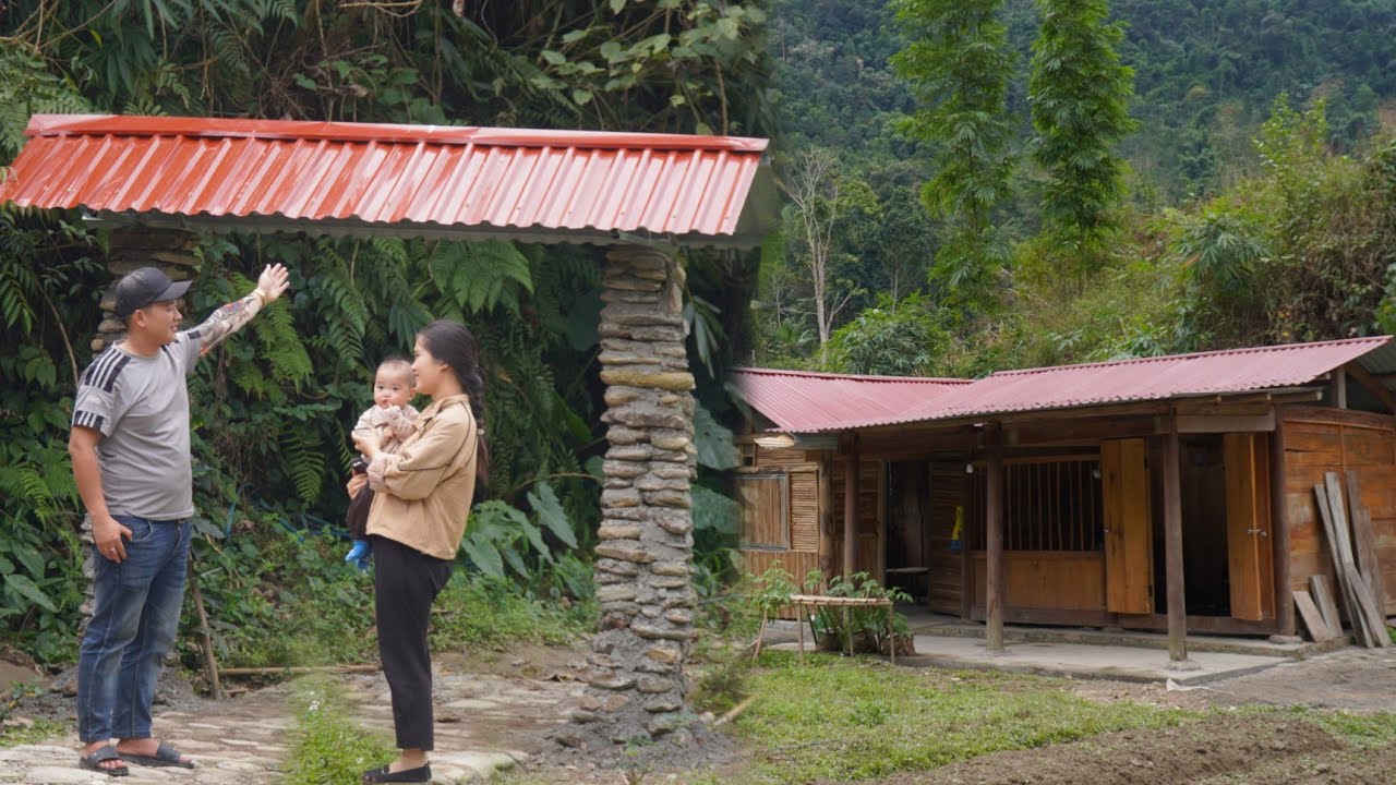 Simple happiness: Jon helps Huong build a new gate, their love grows stronger. Lý Tử Hường