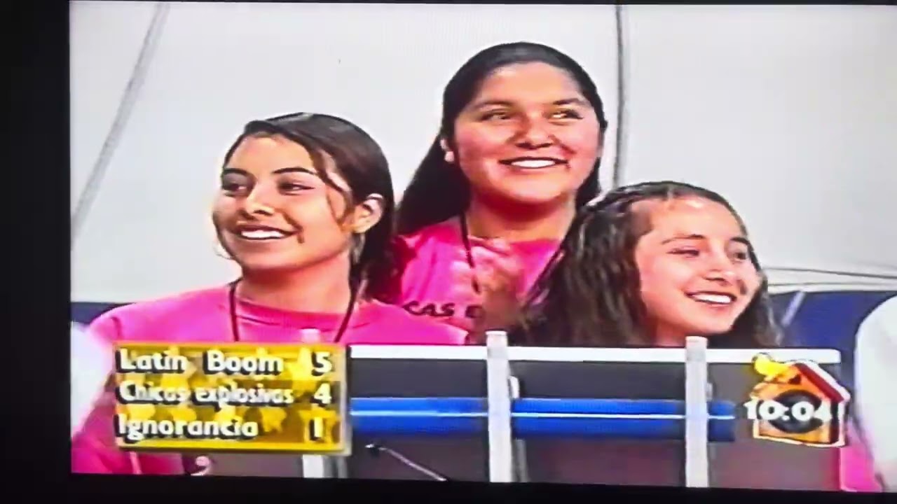 Grupo boom en juego con las fans por TV Azteca. 