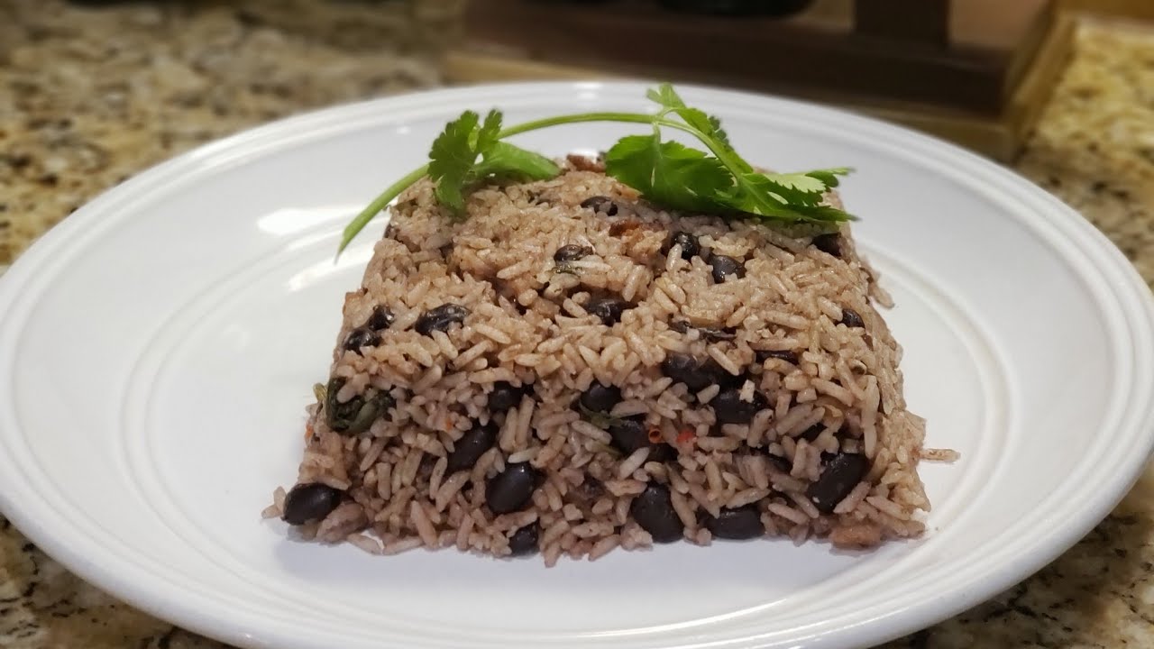 Arroz congris con frijoles de lata