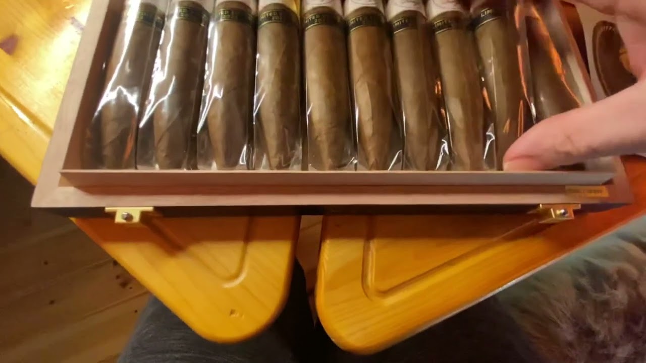 Davidoff Winston Churchill limited Edition 2022 Perfecto Cigar Box Opening with Cigar Nights