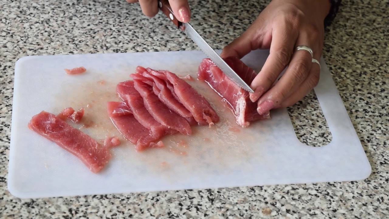 Tostadas de Atún Fresco con Cebolla Frita Crujiente