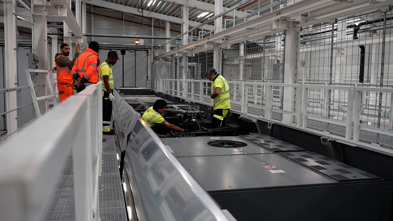 Tram en commun S7#35 : une nuit à la maintenance, entre nettoyage et réparations