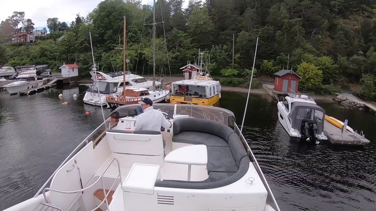 Easy docking Princess 45 in wind