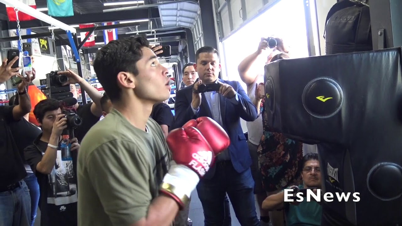 [WOW] Ryan Garcia Almost Knocks Down Wall With Killer Power Combinations EsNews Boxing