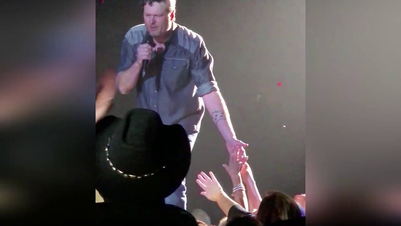 Blake Shelton - God Gave Me You (Bossier, March 6 2018)