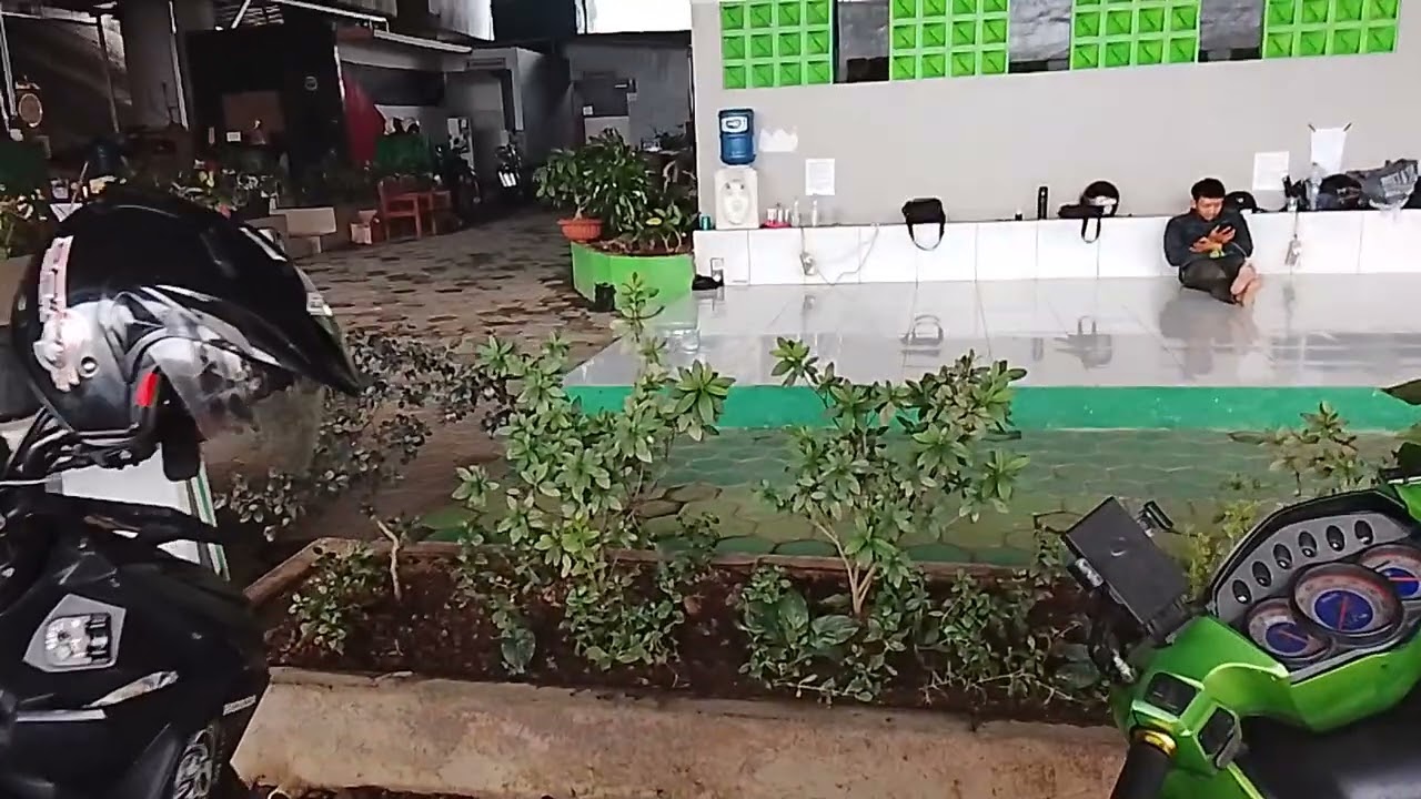 Suasana Pagi Hari Di Masjid Kolong Jembatan Tol Bojongsoang Bandung