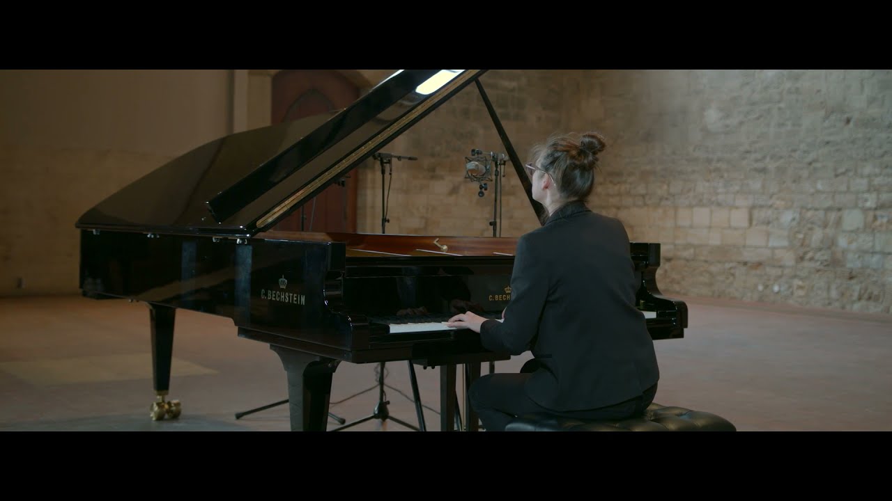 Nikol Bóková plays Schumann's Fantasie (3rd mvt)