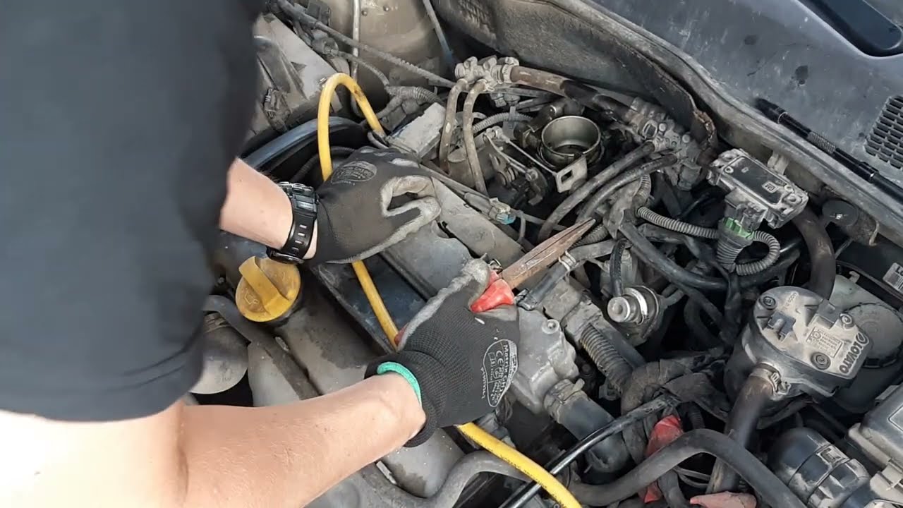 Opel/Vauxhall Fuel Injectors Disassembly removal and cleaning part 1