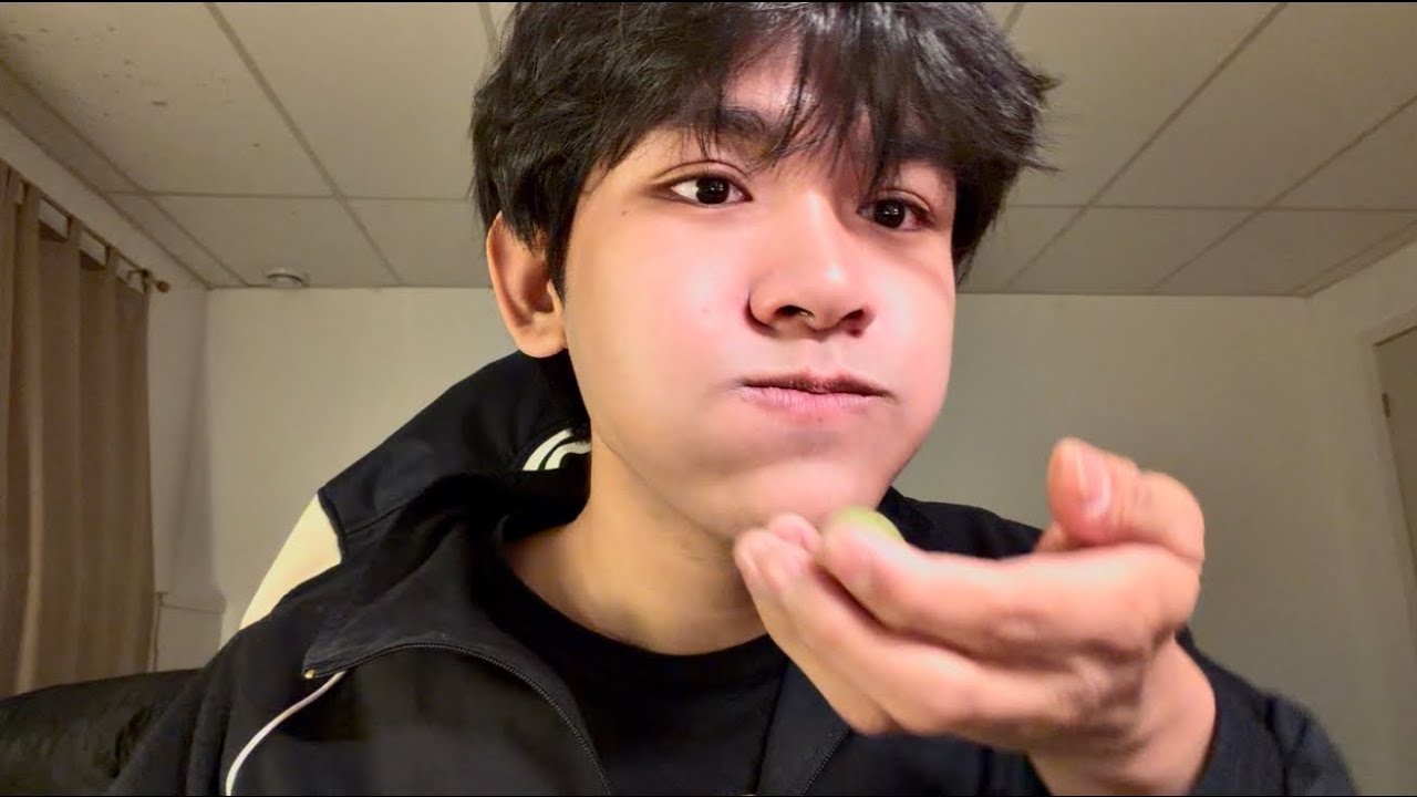 ASMR | Eating Cereal and Grapes